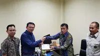 Ahok saat mengurus administrasi bebas murni di Mako Brimob, Depok. (Tim BTP)