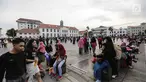 Wisatawan menikmati suasana Kawasan Kota Tua, Jakarta, Selasa (26/12). Musim libur akhir tahun sepanjang Natal dan Tahun Baru dimanfaatkan warga Jakarta untuk menyerbu berbagai tempat wisata, salah satunya kawasan Kota Tua. (Liputan6.com/Faizal Fanani)