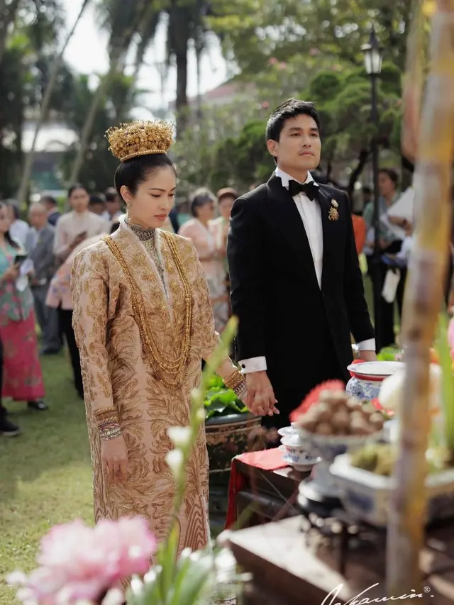 Nong Poy dan Oak Phakwa resmi menikah