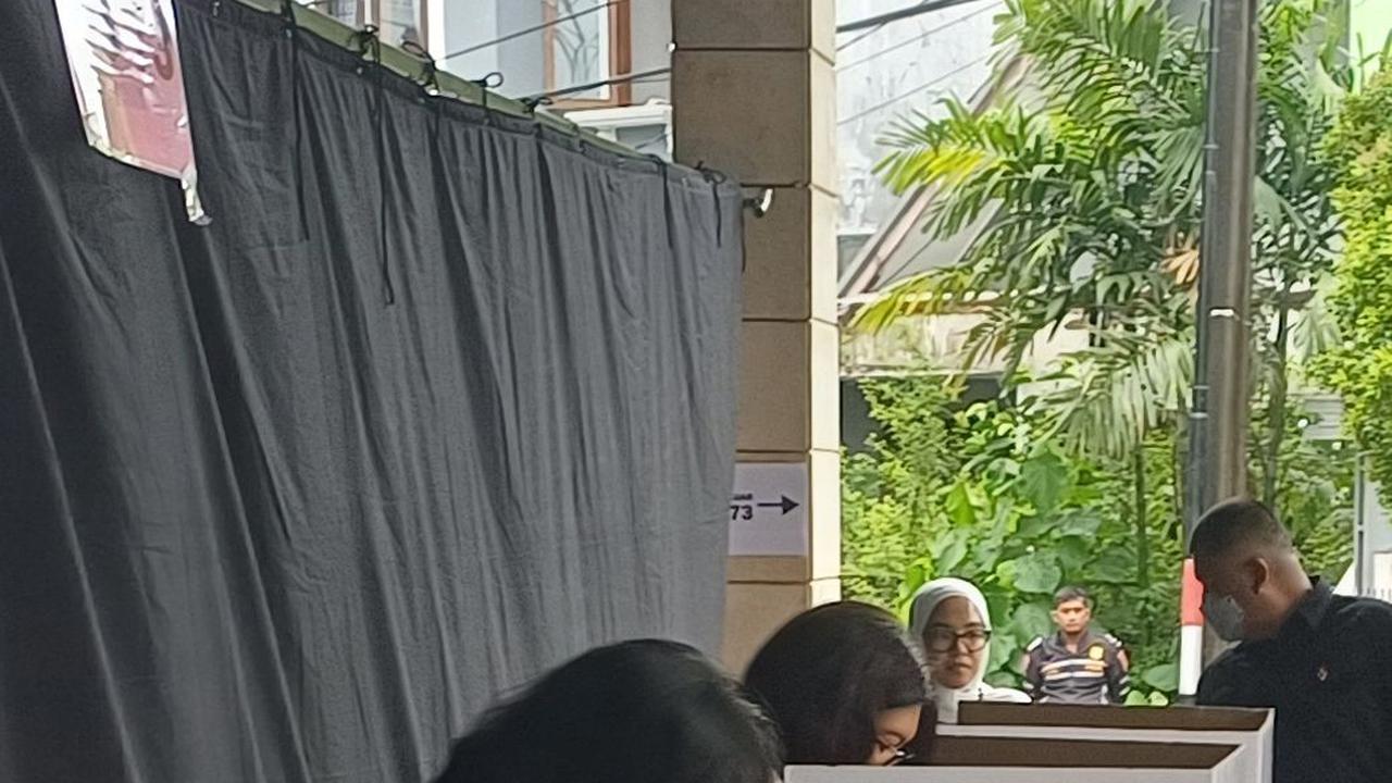 Sri Mulyani Pose 5 Jari Usai Nyoblos: Kalau Cuma Kelingking Dikiranya Angka
