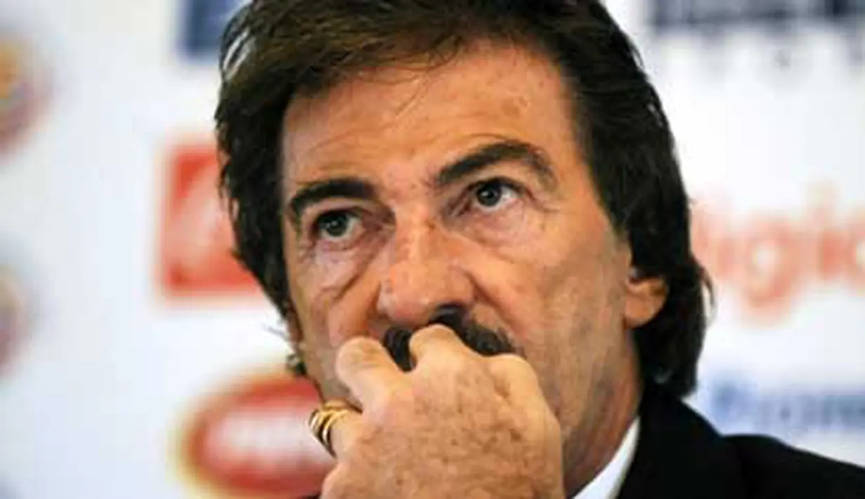 Ekspresi pelatih baru Kosta Rika, Ricardo La Volpe, di sesi konferensi pers di sebuah hotel di San Jose, 9 September 2010. AFP PHOTO / Yuri CORTEZ 