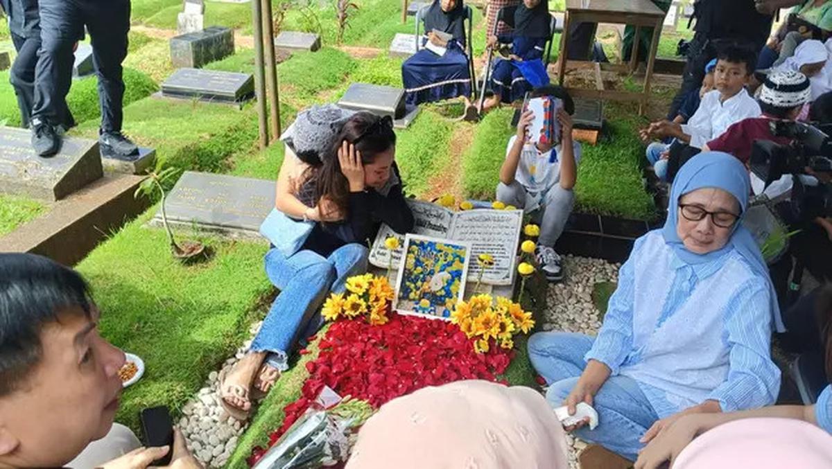 Tamara Tyasmara Gelar Tahlilan 1 Tahun Kepergian Dante, Menangis Rindukan Almarhum