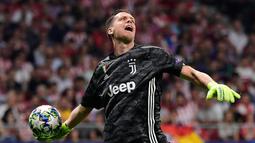 Wojciech Szczesny - Pemain senior ini mendapat bayaran 211 ribu pounds per pekan di Juventus usai meneken kontrak baru pada 2020 lalu. Meski sering mendapat kritik dari fans Bianconeri. Namun, dia tetap mendapat kepercayaan penuh di bawah mistar gawang Si Nyonya Tua. (Foto: AFP/Javier Soriano)