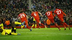 Bek Liverpool, Dejan Lovren (ketiga kanan) melakukan selebrasi usai mencetak gol kegawang Borussia Dortmund di leg kedua Liga Europa di stadion Anfield, Inggris, (15/4). Liverpool menang dramatis atas Dortmund dengan skor 4-3. (Reuters/Darren Staples)