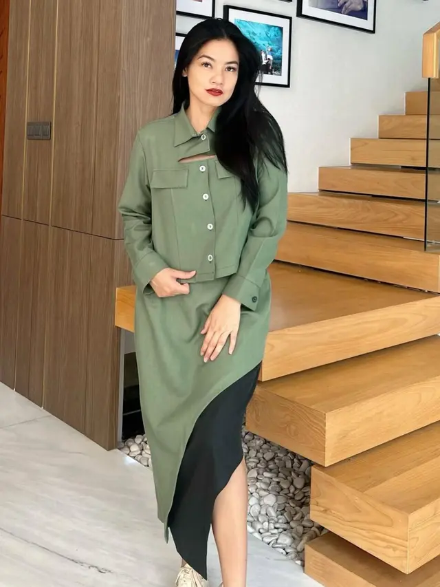Pilihan Outfit Santai yang Tetap Elegan dan Ageless ala Titi Kamal (Instagram/@titi_kamall)