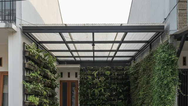 Model Carport Rumah di Gang Sempit by Gemini