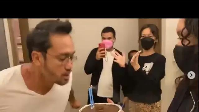 Momen Kejutan Ulang Tahun Tora Sudiro ke-48 dari Sang Anak, Reaksinya Jadi Sorotan