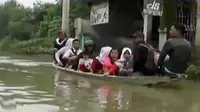 Ribuan rumah di tiga kecamatan di Bandung masih terendam banjir. 