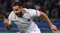 Selebrasi pemain AS Roma, Konstantinos Manolas usai membobol gawang Qarabag FK pada laga grup C Liga Champions di Baki Olimpiya Stadionu, Baku, (27/9/2017). AS Roma menang 2-1. (AFP/Vano Shlamov)