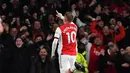 Nomor punggung 10 di Arsenal akan segera ditinggal pemiliknya. Emile Smith Rowe dilaporkan akan segera pindah ke Fulham. Kepindahan Smith Rowe akan membuat nomor punggung 10 menjadi tidak berpenghuni. Lalu, siapa saja pemain The Gunners yang layak memakai nomor tersebut? (Ben STANSALL / AFP)