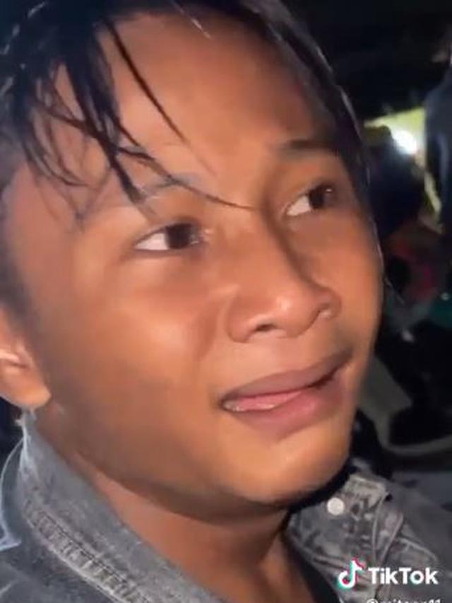 6 Potret Fajar yang Viral Karena Cintanya Tak Dihargai, Cowok Asal Gorontalo
