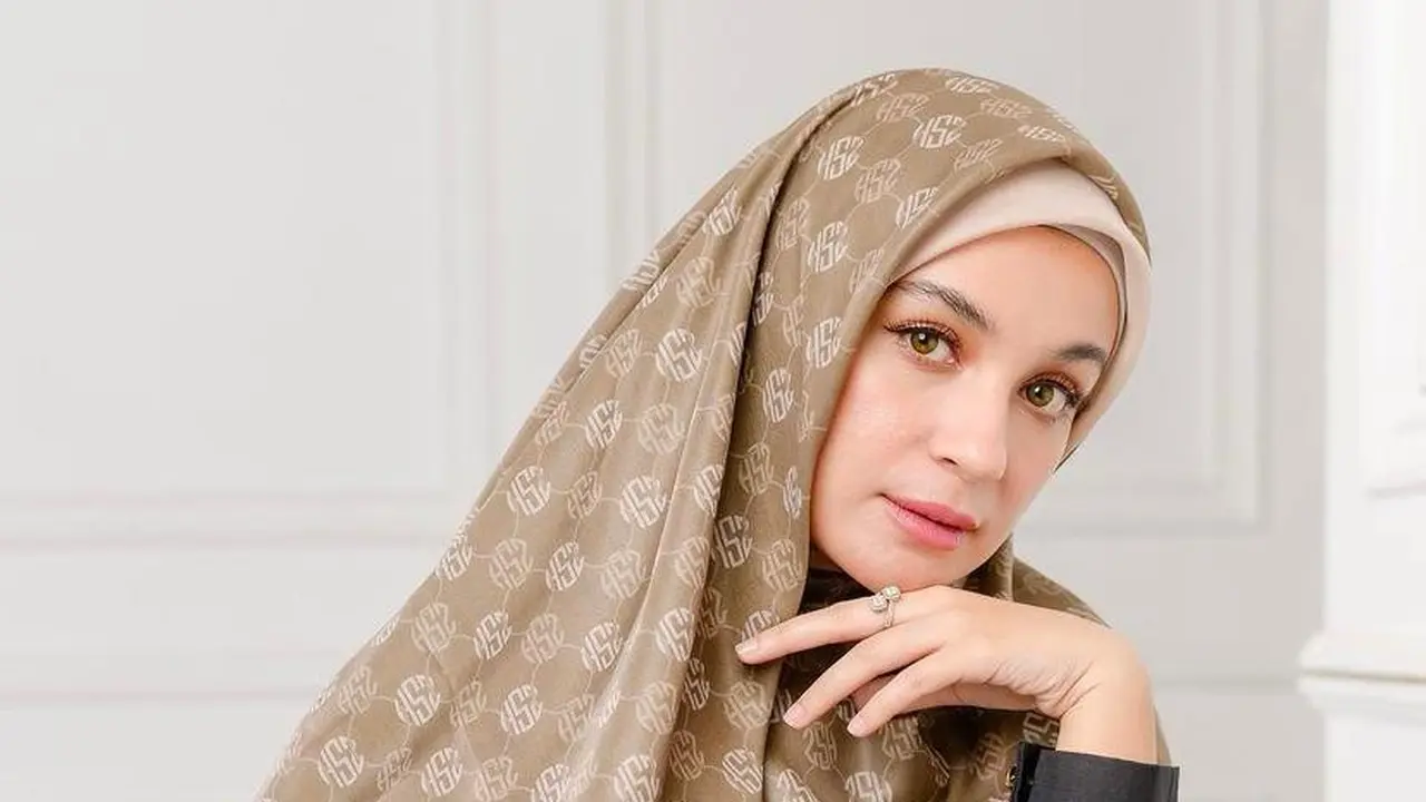 Cara Shireen Sungkar Jaga Kesehatan dan Kesegaran Kulit Kepala di Bulan Ramadan