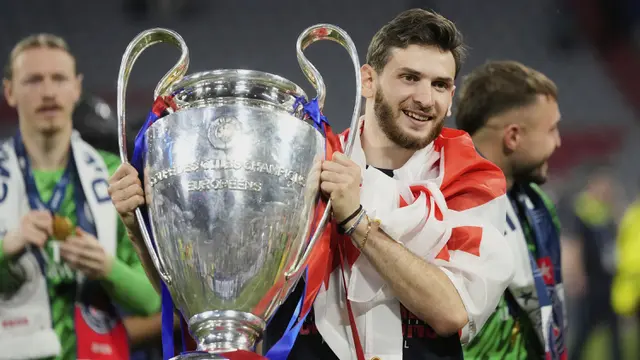 Foto: Cetak Gol dan Bawa PSG Juara Liga Champions, Khvicha Kvaratskhelia Ukir Sejarah