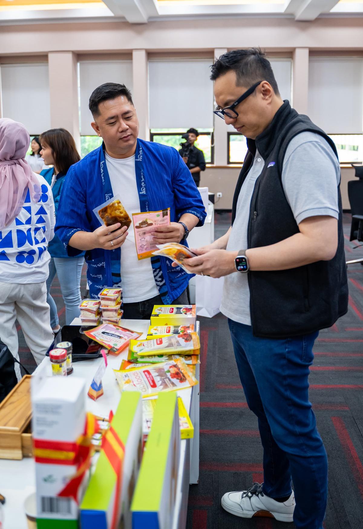 brand DBFOODS dengan produk pertama Dendeng Balado dalam kemasan vacuum pouch.