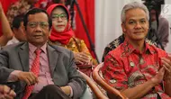Gubernur Jawa Tengah, Ganjar Pranowo didampingi Ketua Gerakan Suluh Kebangsaan, Mahfud MD menghadiri Dialog Kebangsaan di Stasiun Solo Balapan, Rabu (20/2). Dialog tersebut bertema 'Merawat Harmoni dan Persatuan'. (Liputan6.com/Johan Tallo)