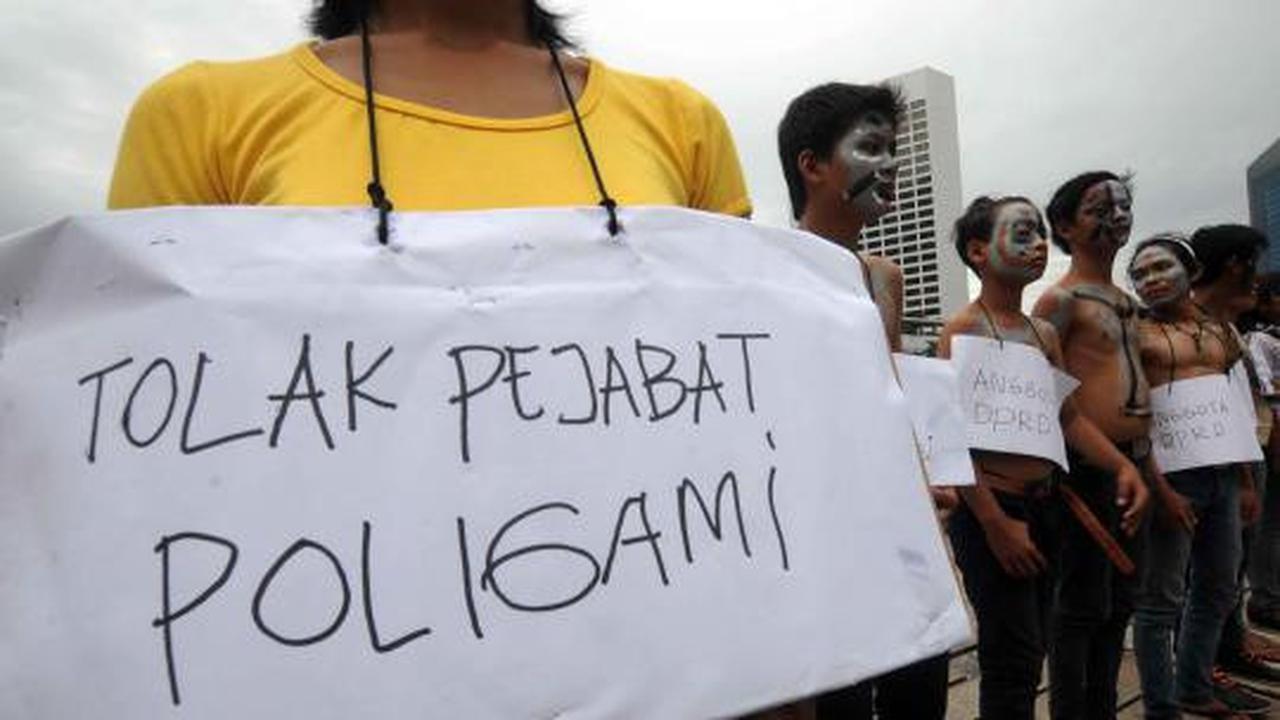 Demo anti-poligami di Bundaran HI