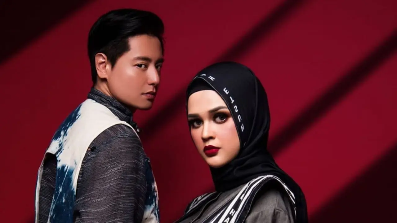 [Fimela] Roger Danuarta dan Cut Meyriska