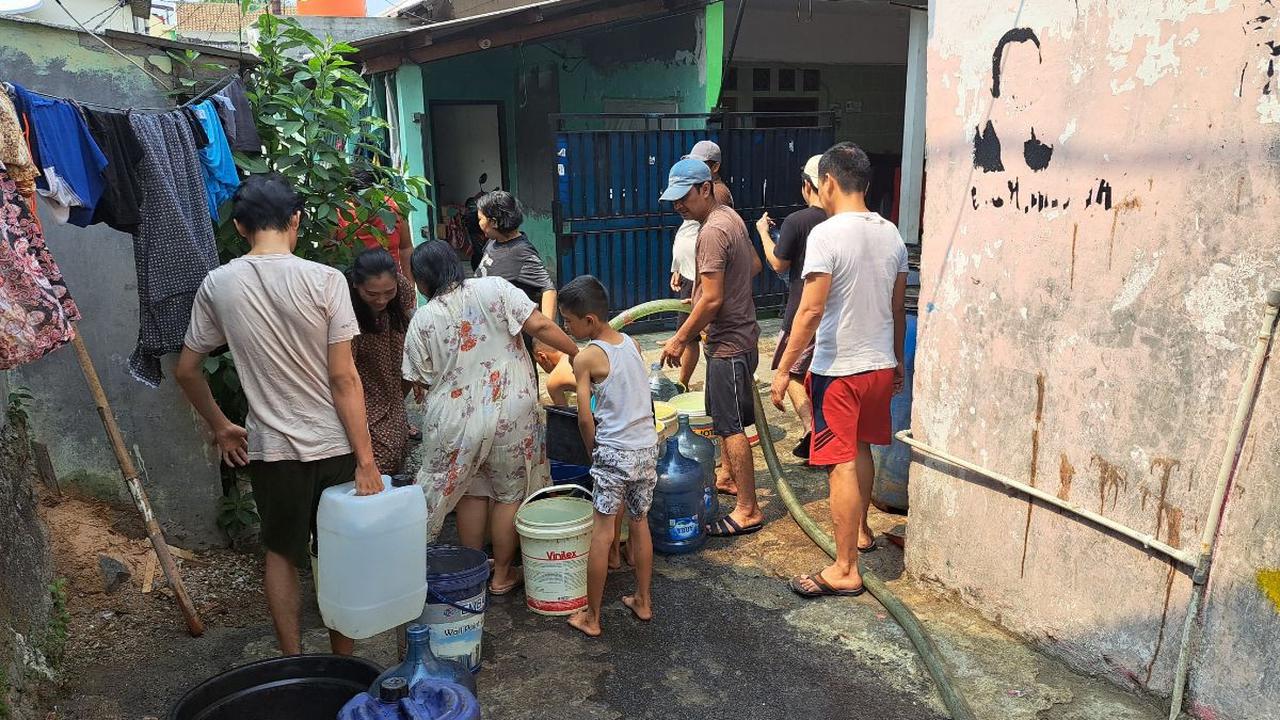 Tak hanya itu, musala di sekitar tempat tinggalnya pun baru membuat pompa air tanah untuk menyediakan kebutuhan salat.<br>