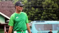 Freddy Muli punya dua fokus utama yang akan dikerjakan di PSS jelang Divisi Utama 2017. (Bola.com/Romi Syahputra)