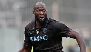Striker Napoli, Romelu Lukaku bakal jadi starting XI di laga Supercoppa Italiana melawan AC Milan. (AFP)