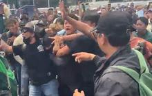Pria Berhelm Diamuk Massa Demo DPR, Dituding Provokator dan Bawa Golok
