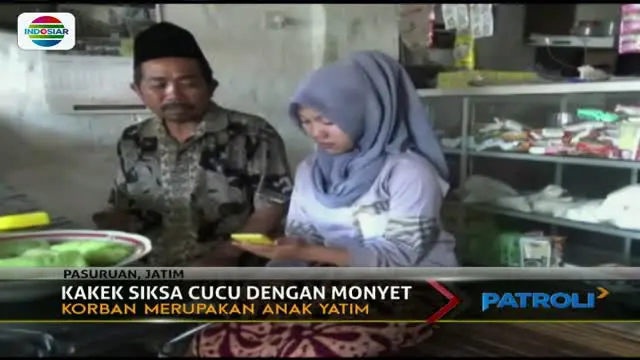 Diduga mengambil uang Rp 50 ribu, seorang kakek di Pasuruan, Jawa Timur siksa cucunya dengan membiarkan monyet peliharahan mencakar korban.