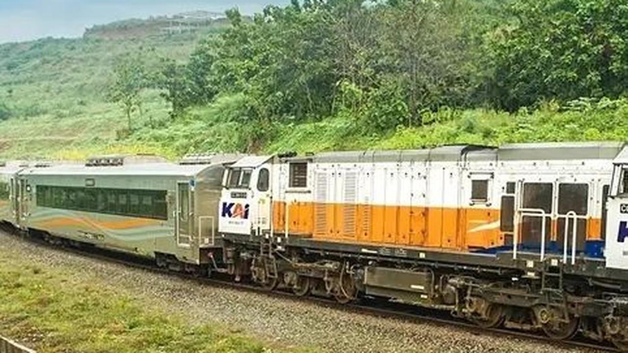 Tidak sedikit dari masyarakat yang berterima kasih kepada Ignasius Jonan telah mengubah kereta api Indonesia menjadi jauh lebih baik saat kepemimpinannya.