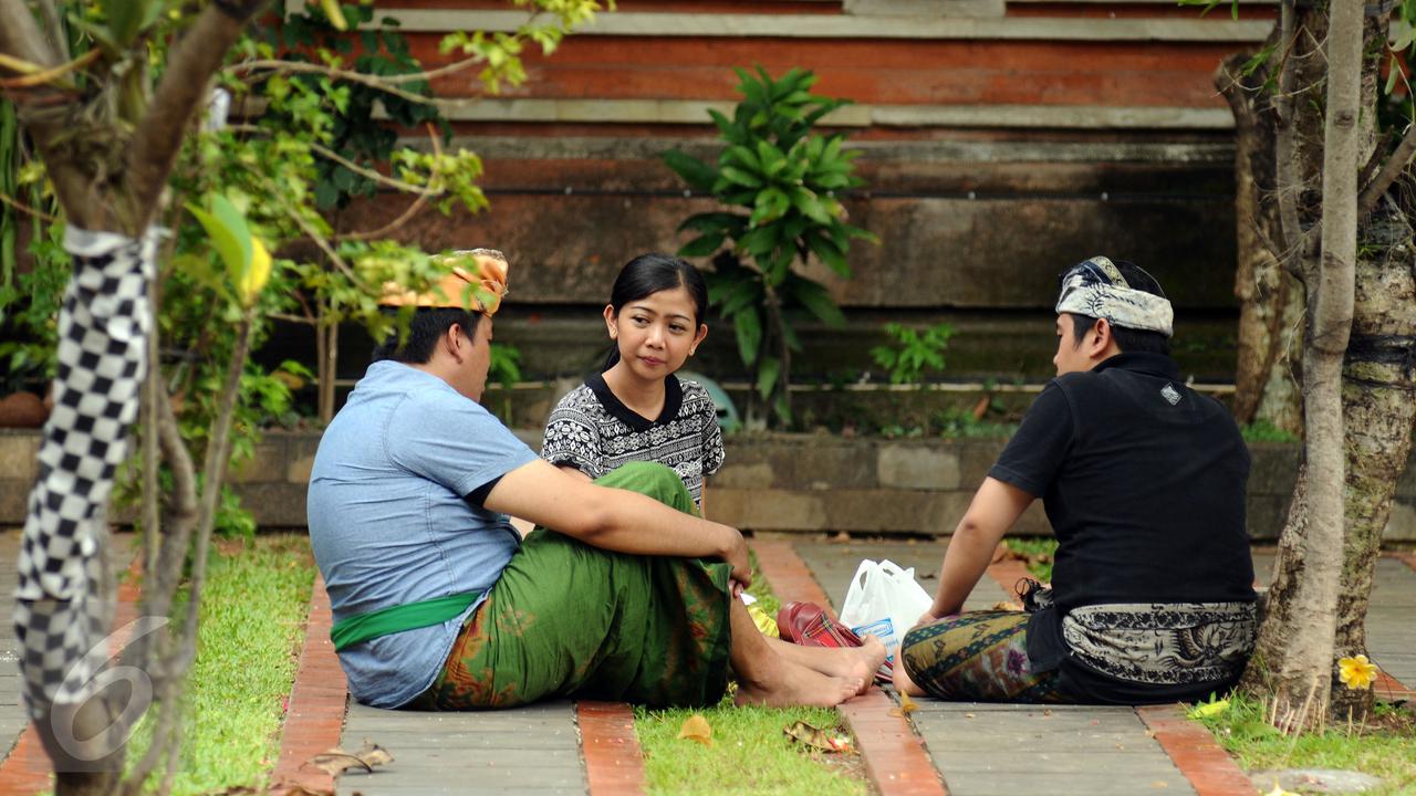 Nyepi, Umat Hindu Sembahyang di Pura Aditya Jaya