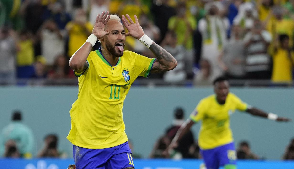 Pemain timnas Brasil, Neymar merayakan golnya ke gawang Korea Selatan dalam pertandingan 16 besar Piala Dunia 2022 yang berlangsung di Education City Stadium. (AP Photo/Manu Fernandez)