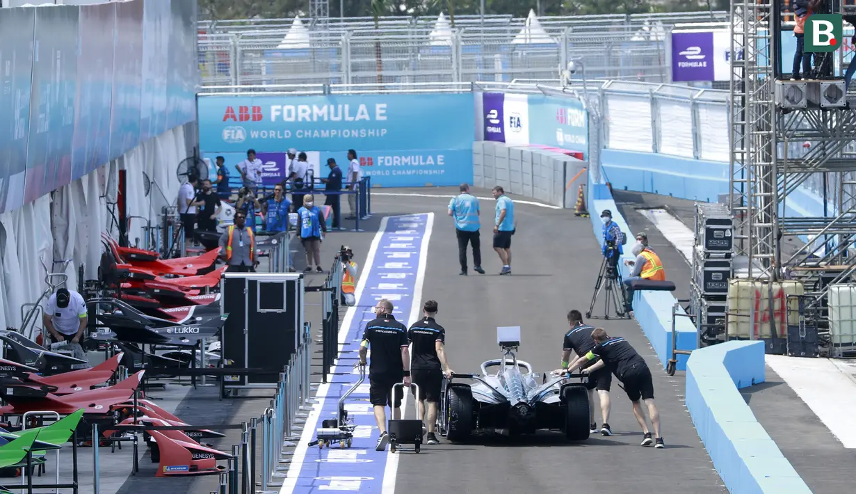 <p>Suasana sirkuit jelang balapan di Jakarta International e-Prix Circuit (Jakarta E-Prix), Ancol pada Jumat (4/6/2022). (Bola.com/M Iqbal Ichsan)</p>