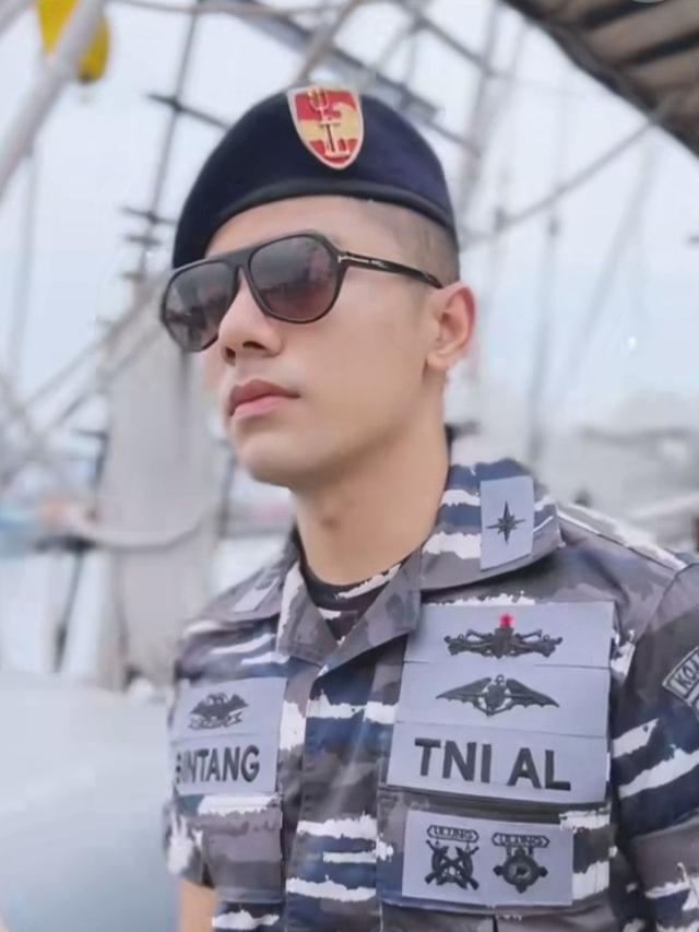 Riza Syah Pakai Seragam TNI