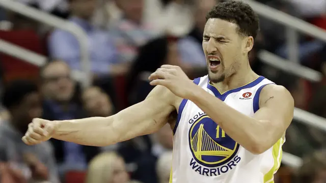 Selebrasi Klay Thompson saat lawan Rockets