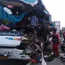 Bus Tabrak Tronton hingga Ringsek di Tol Pekanbaru-Dumai, 2 Tewas