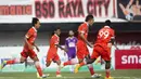 Pemain Persija, Gunawan Dwi Cahyo merayakan gol yang dicetaknya ke gawang Persita pada laga Piala Presiden di Stadion I Wayan Dipta, Bali, Kamis (3/9/2015). Pertandingan berakhir imbang 1-1. (Bola.com/Vitalis Yogi Trisna)