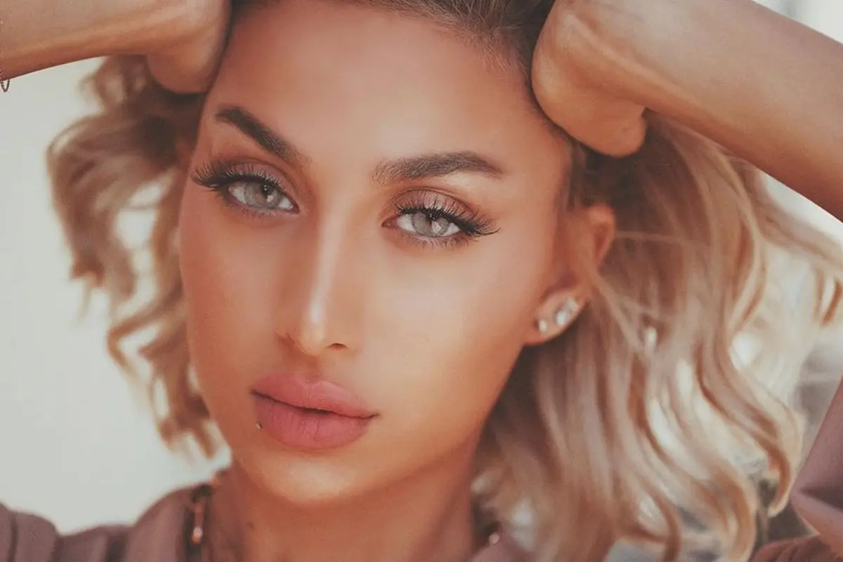 Model Roz dari Saudi Arabia