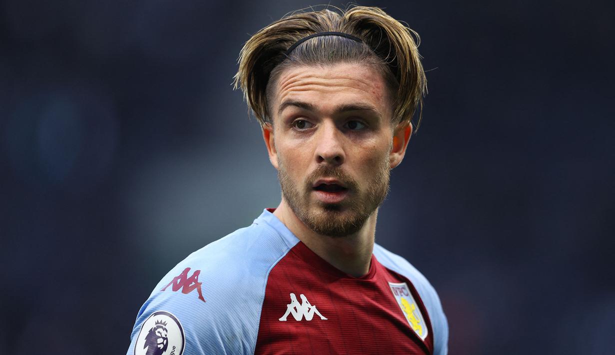 Jack Grealish merupakan transfer paling menguntungkan dalam sejarah Aston Villa. Ia diboyong oleh Manchester City pada musim 2021/22 dengan nilai £105,75 juta usai tampil mengagumkan sebagai seorang gelandang gesit dengan kreativitas tinggi. (AFP/Richard Heathcote)