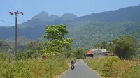 Pemandangan Bulusaraung dalam perjalanan menuju Gunung Tondongkarambu. (Dok: Gunung Bagging&nbsp;https://www.gunungbagging.com/tondongkarambu/)