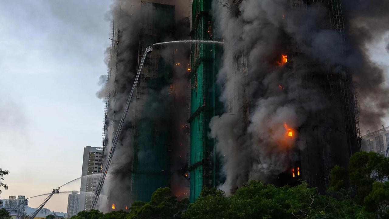 FOTO: Mengerikan! Kebakaran Hebat di Hong Kong Tewaskan 13 Warga dan Lukai Belasan Lainnya