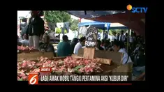 Ratusan sopir mobil tangki Pertamina kembali menggelar aksi kubur diri di depan Istana Merdeka. Aksi tersebut telah dilakukan berulang kali, namun tak ada perhatian.