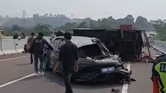 Kronologi BYD Tabrak Truk hingga Terguling di Tol Bocimi