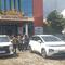 Wamendagri Akhmad Wiyagus naik mobil listrik saat sidak pelaksanaan WFH di Lampung. (Liputan6.com/Ardi Munthe)