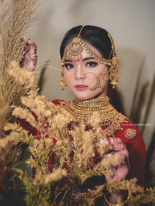 6 Gaya Pemotretan Putri DA Berdandan Ala Bollywood, Bikin Pangling