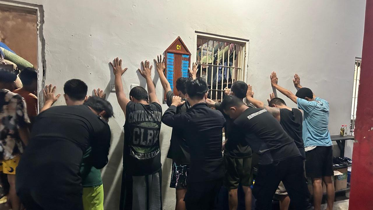 Lembaga Pemasyarakatan Kelas IIB Sampit menggelar razia mendadak di blok hunian Warga Binaan Pemasyarakatan (WBP), Kamis 24 Oktober 2024, pukul 20.00 WIB (Istimewa)