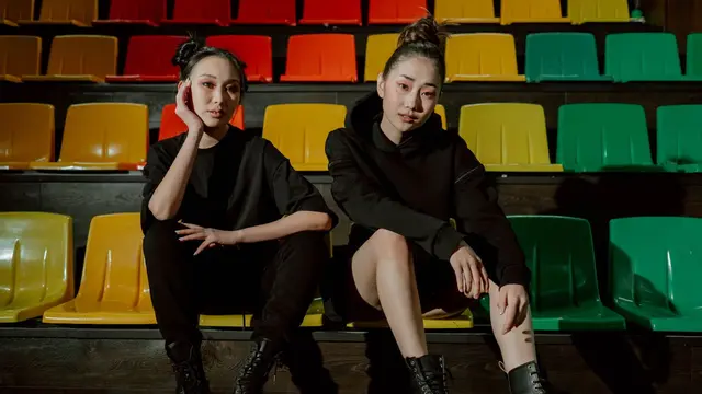 Outfit Serba Hitam
