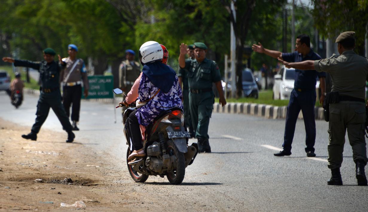 FOTO: Ada Razia Busana bagi Warga Aceh