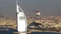 Aston Martin Ultah, Vanquish Mendarat di Helipad Hotel Dubai