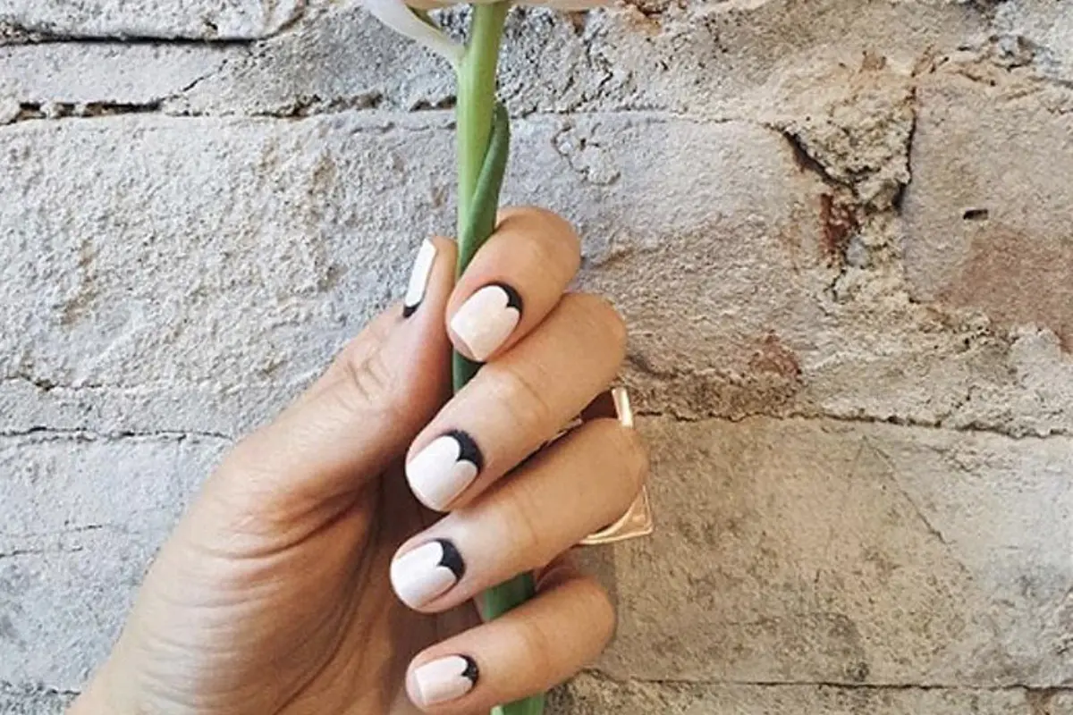 5 Nail Art Minimalis yang Wajib Kamu Coba