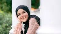 Setelah Fokus Urus Keluarga, Terry Shahab Bersiap Hadirkan Karya Terbaru