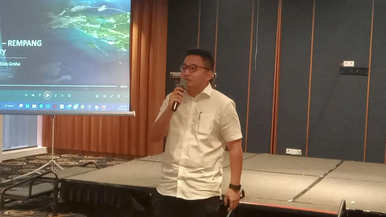 Komisaris dan Juru bicara PT Makmur Elok Graha (MEG) Fernaldi Anggadha mengtatakan, PT MEG akan mengembangan Pulau Rempang menjadi pusat kawasan khusus  yang terintegrasi  menjadi  kota  baru.