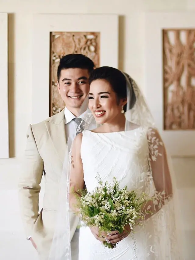 Jarang Tersorot, Ini 6 Potret Mesra Chef Arnold dan Istri